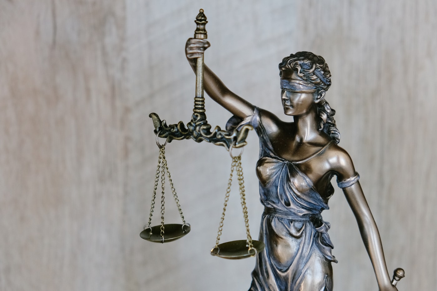 Estátua da Justiça em bronze